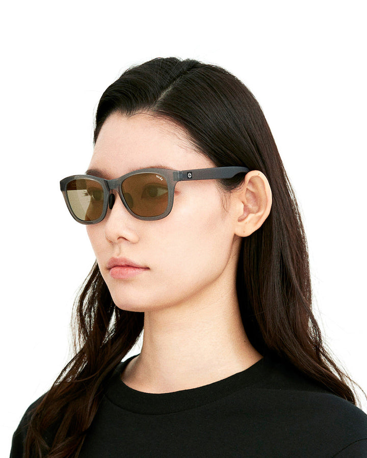 OZNIS | オズニス / FLAT04 -LUSTER BROWN – TALEX online store