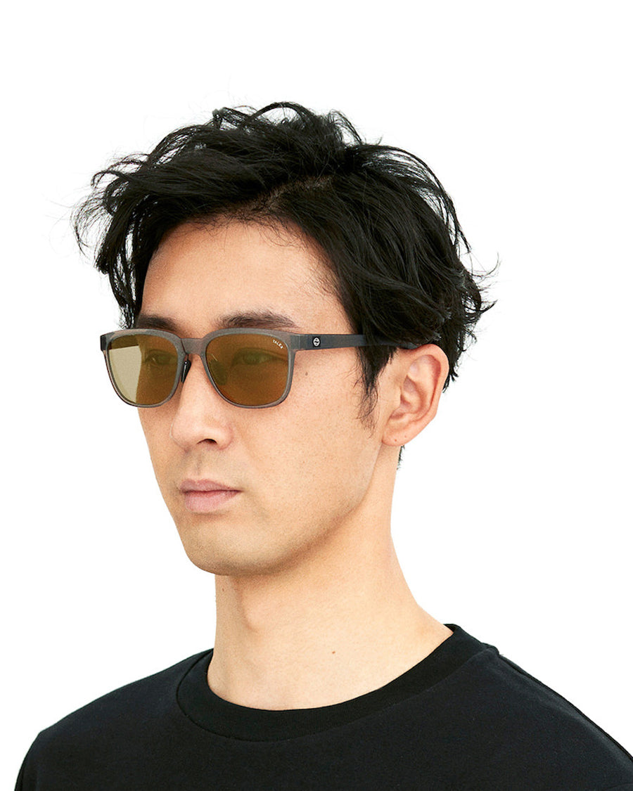 OZNIS | オズニス / FLAT18 -LUSTER BROWN – TALEX online store