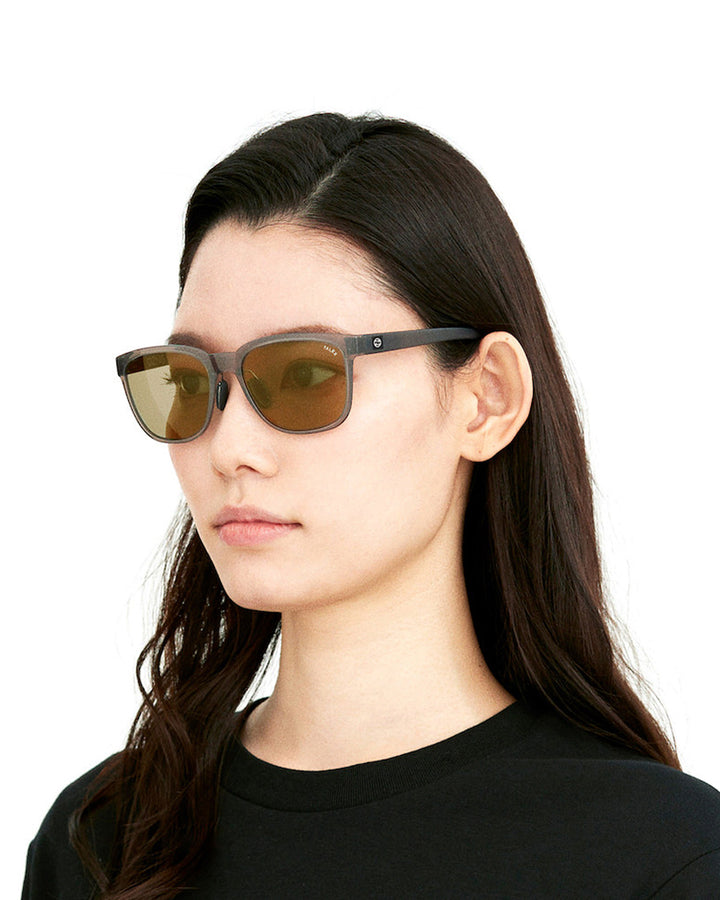 OZNIS | オズニス / FLAT18 -LUSTER BROWN – TALEX online store