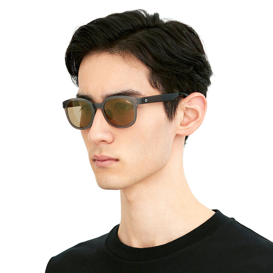 OZNIS | オズニス / FLAT03 -LUSTER BROWN – TALEX online store