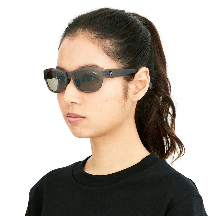 flat05_cleargray_tv_08_720x.